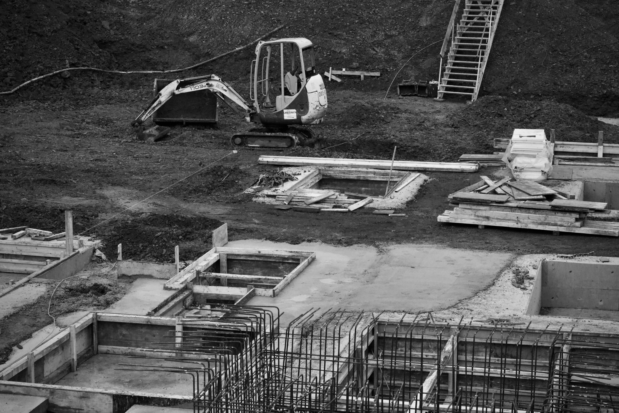 Construction stage architectural support on site